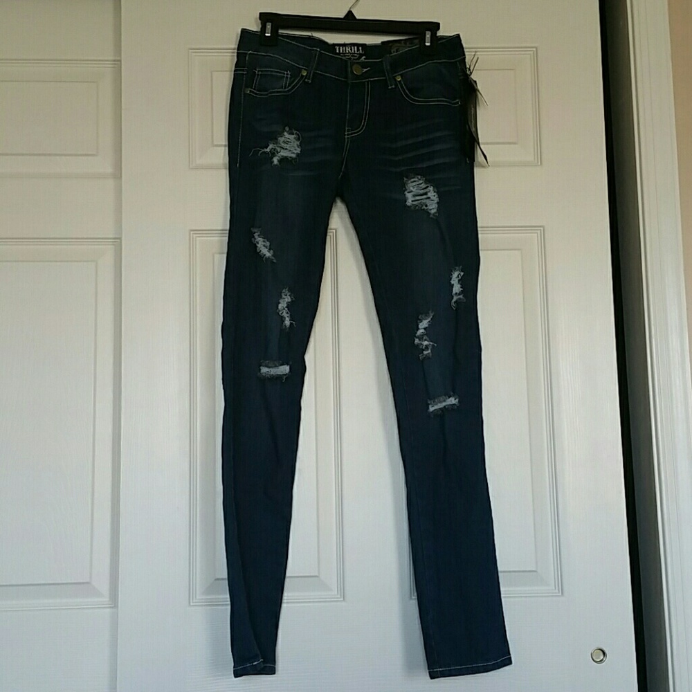 Size M NWT Thrill Distressed Stretch Jeans